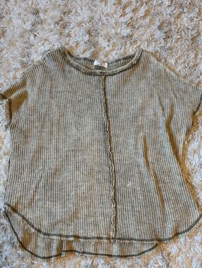 Zenana Outfitters Olive Green Short Sleeve Knit Top